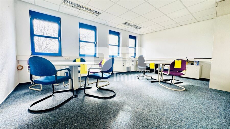 Vielseitiger Gewerbekomplex Halle + Büro / Freifläche - Top Infrastruktur direkt am A44 / A49 Kreuz - OG Büroraum